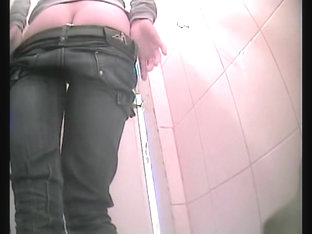 Girl Approaches Her Round Butt To The Toilet Cam And Pisses