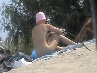 Hawt Naked Gal On The Beach