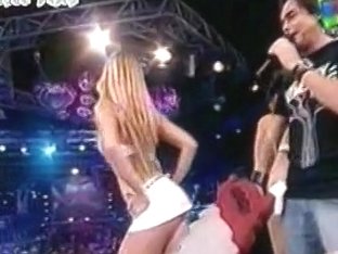 5 Pro Dancers In Live Performance Shaking Their Booty Upskirt Porno