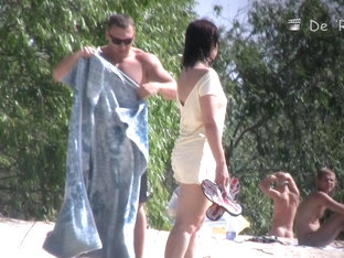 Amateur Fems With Nude Tits And Cunts On Beach Voyeur Movie