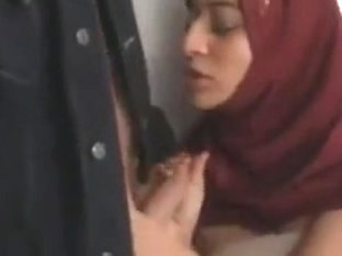 What The Name Of This Hot Hijabi Bitch?
