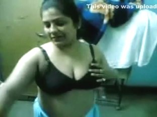 Aunty Stripping To Show Her Pantoons