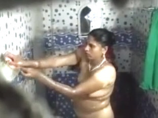 Indian Mature Aunty Nude Bath Secret Capture By Neighbourboy
