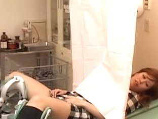 Horny Japanese Gyno Played With The Twat Of His Patient
