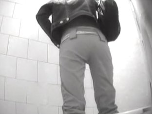 Peeing On Hidden Cam Amateur Fem Shows The Booty