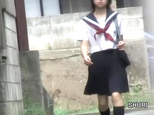 Schoolgirl Got Skirt Sharking And Was Left With No Panties