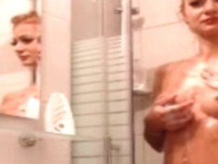 Crissy Webcam Sex Show In The Shower