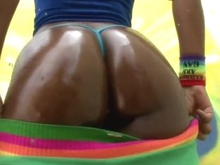 Sexy Ass Black Slut Ms Platinum Shows Off Her Sexy Huge Ass Indoors