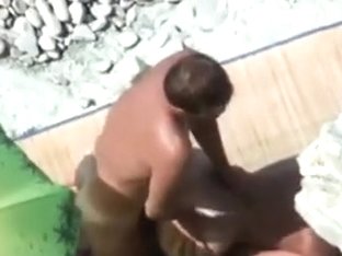 Voyeur Captures A Nudist Fucking His GF Doggystyle At The Beach