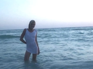 Super Skinny Blonde Playing Naked In The Gulf Of Mexico - Springbreaklife