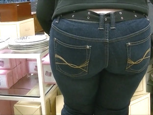 Candid Wide Ass MILF In Tight Jeans