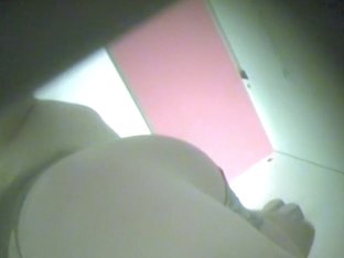 Girl Demonstrating Her Pussy On The Hidden Camera