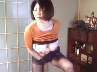 Japanese Mature Woman In Pantyhose Fingering Herself