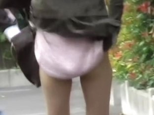 Sharking Footage Of A Sexy Japanese Chick In A Skirt