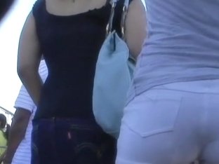 Brunette with an amazing ass has her ass shot on cam