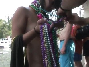 Springbreaklife Video: Naked Girl With Beads