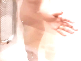Srilankan Beautiful Girl Gets An Orgasm In The Shower ස්කූල් කෙල්ල ලීක්