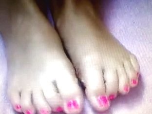 Amateur Girl Filming Her Sexy Bare Feets And New Styled Handnails