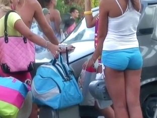 Smoking Hot Wenches In Shorts Caught On Camera