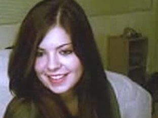 Very Sexy Teen Posing In Front Of Her Webcam.