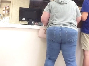 Big Booty Blonde Gilf In Jeans
