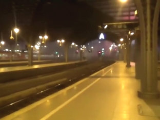 2 Girls Flashes And Sucks On The Trainstation