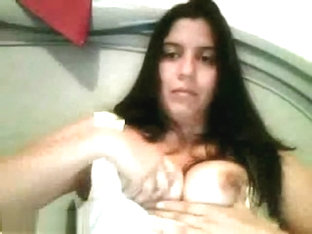 So Pretty Venezuelan Brunette Female Make Awezone Webcam Fun In Home,enjoy