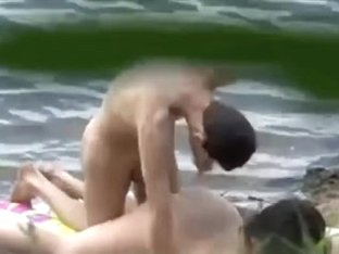 Dilettante Pair Sex In Nudist Beach