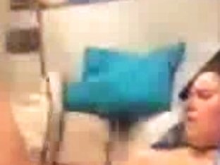 Young Girlfriend Cumming On Webcam