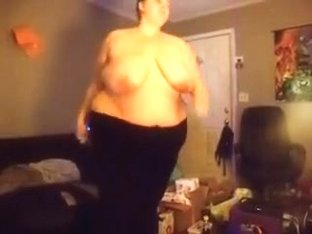Overweight Wife Playing Just Dance - Cassianobr