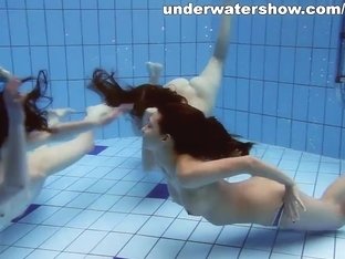 Underwatershow Video: 3 Girls In The Pool