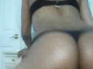 Webcam Girl's Booty Shake
