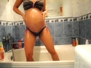 9 Month Pregnant In The Bathtub