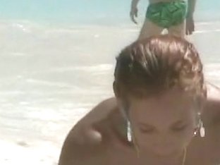 Candid Beach Camera Captures Alluring Chick With Great Boobs