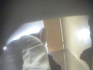 Spy Cam In Women Changing Room Shoots Leggy Amateur