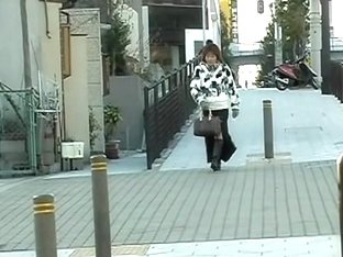 Fanciful Oriental Woman Gets Completely Stunned During Street Sharking