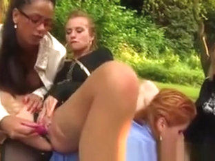 Lesbo Outdoor Piss Party