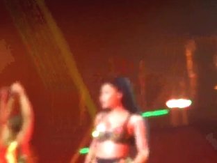 Nicki Minaj - Anaconda (live) Paris, Zenith (26.03.2015)