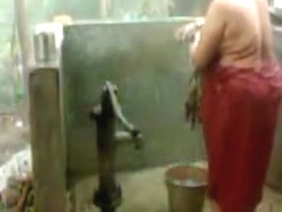Big Beautiful Woman Indian Bhabhi Taking Shower From Pump