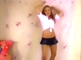 Luxurious Cute Blondie Seductively Dances On Web Camera